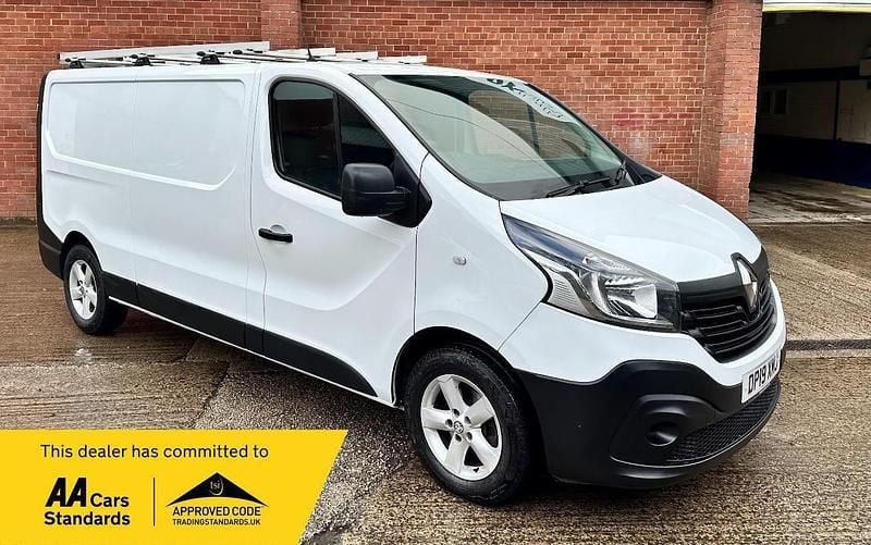 White Used 2019 Renault Trafic Business MPV | £7,975 (Super price) - Image 1/3