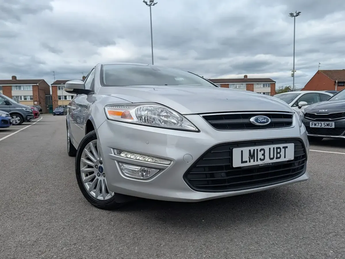 Used Ford Mondeo Business Edition 140 HP (102 kW) 2013 Silver Hatchback