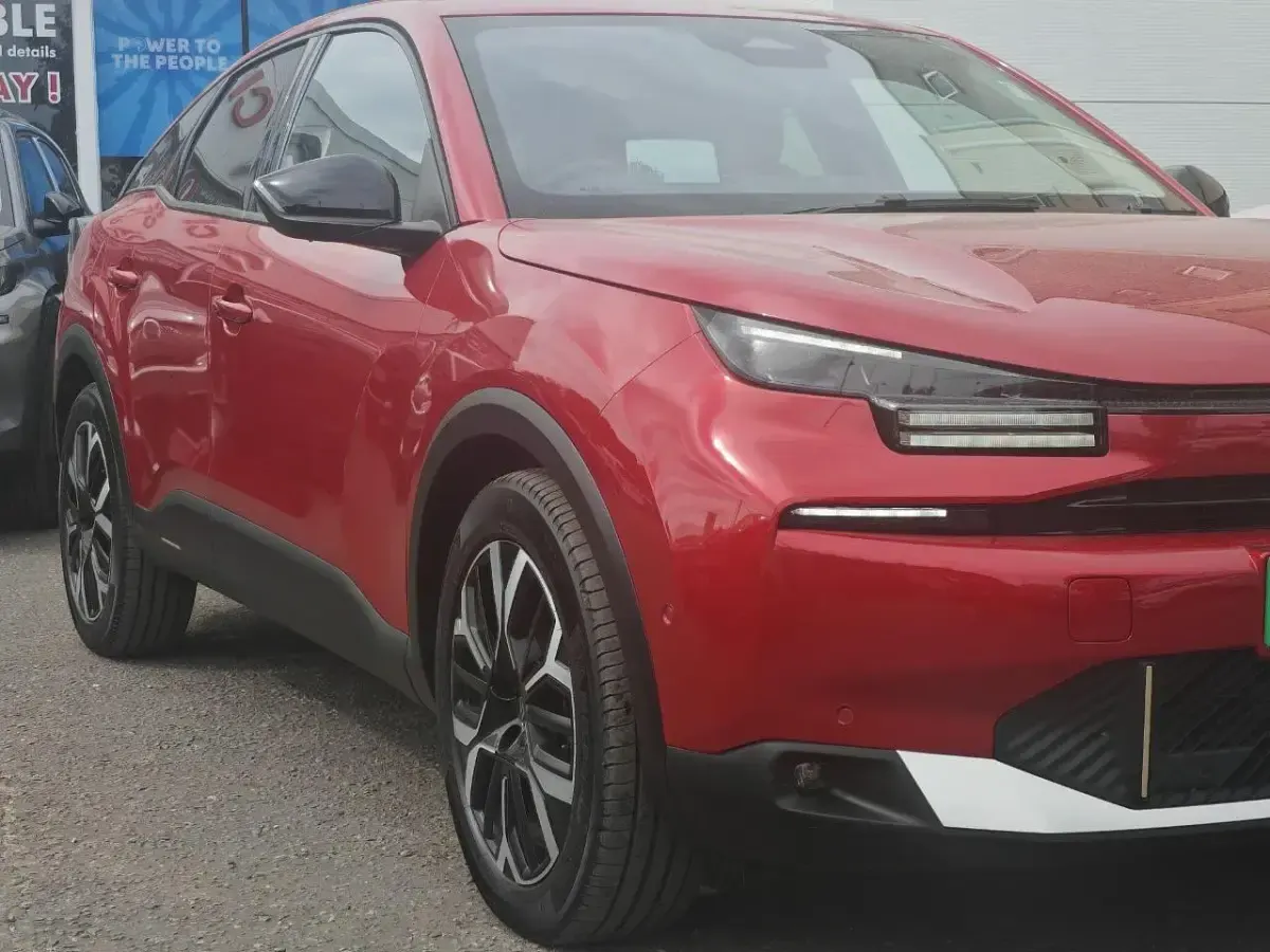Used Citroën e-C4 113 kW (154 HP) 2025 Red Hatchback