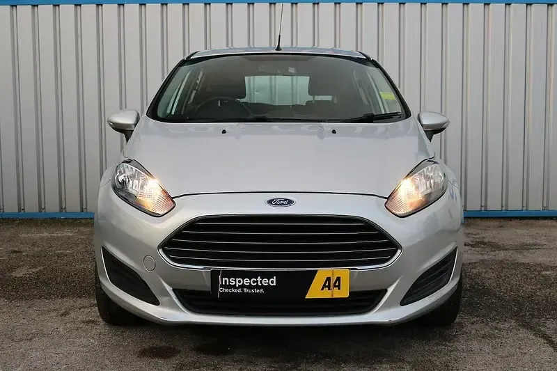 Used Ford Fiesta Style 69 HP (50 kW) 2013 Silver Hatchback