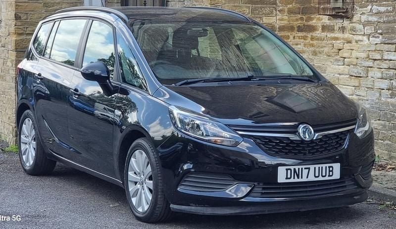Black Used 2017 Vauxhall Zafira Design Edition MPV | £2,975 (Super price) - Image 1/4