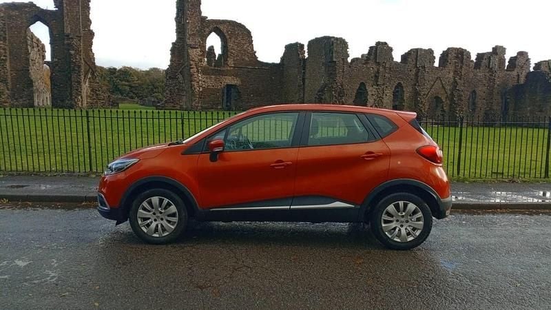 Used Renault Captur Expression+ 90 HP (66 kW) 2013 Orange SUV