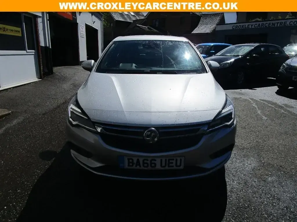 Używany Vauxhall Astra SRi 100 KM (73 kW) 2017 Srebrny Hatchback