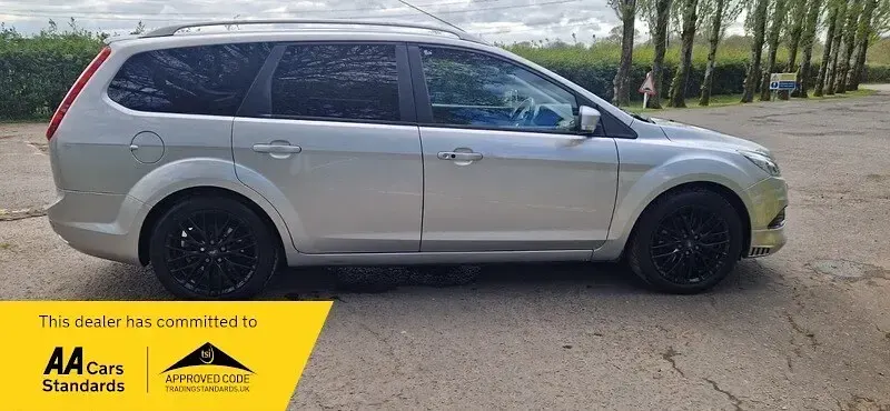 Used Ford Focus Titanium 136 HP (100 kW) 2010 Silver Estate