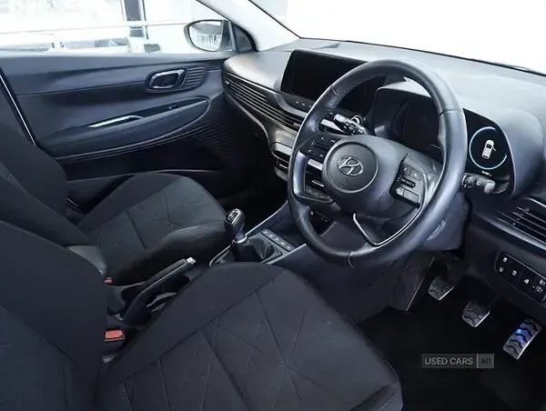 Używany Hyundai Bayon Premium 100 KM (73 kW) 2023 Biały SUV