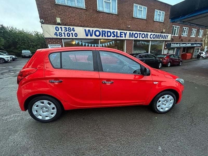 Used Hyundai i20 Classic 2012 Bright red Hatchback