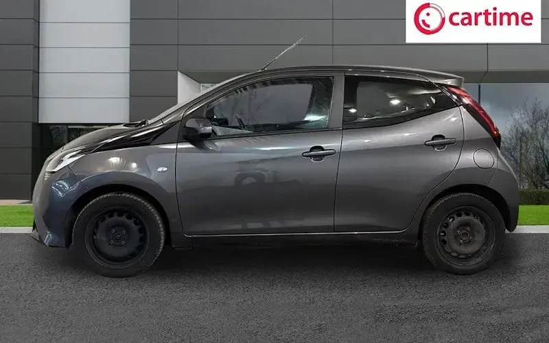 Used Toyota Aygo X-play 72 HP (52 kW) 2021 Grey Hatchback