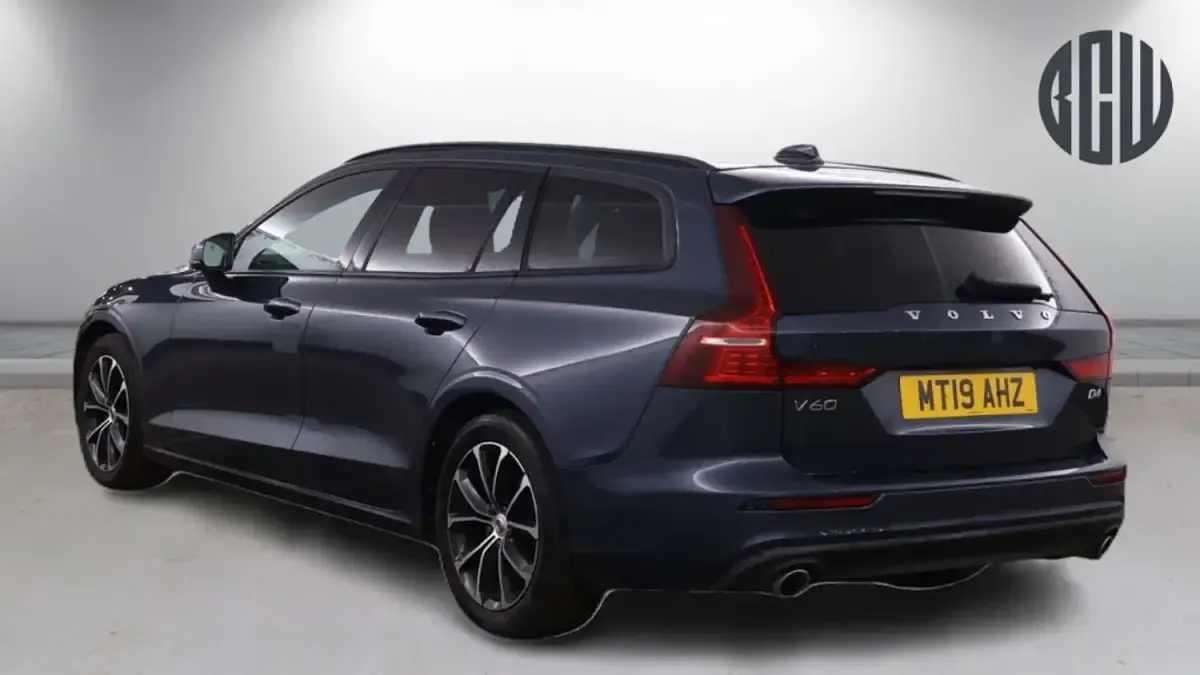 Begagnad Volvo V60 Momentum 2019 Blå Kombi