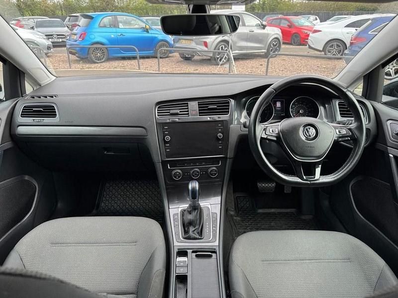 Begagnad VW e-Golf 99 kW (135 HK) 2019 Svart Halvkombi
