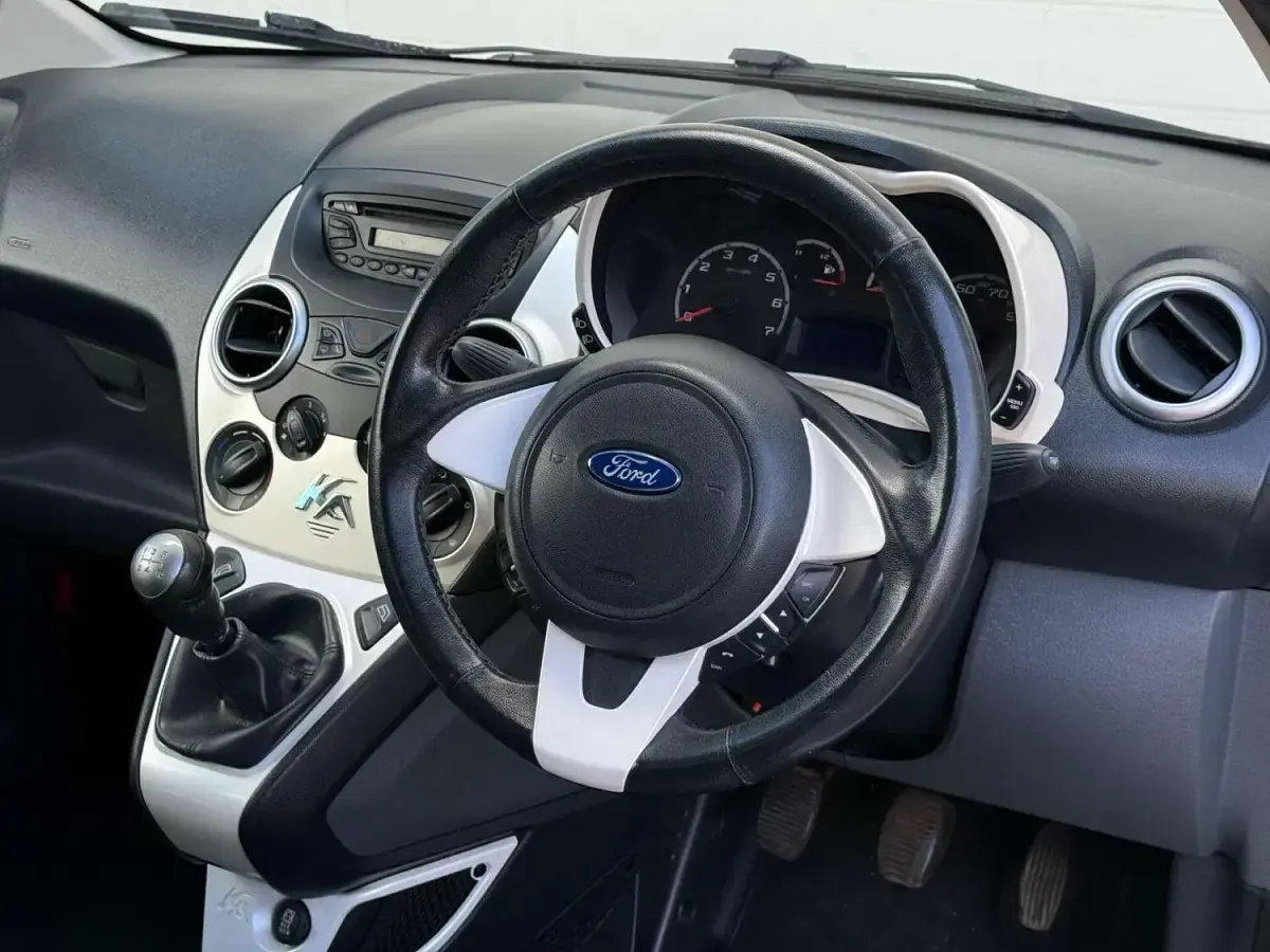 Used Ford Ka Zetec 69 HP (50 kW) 2013 White Hatchback