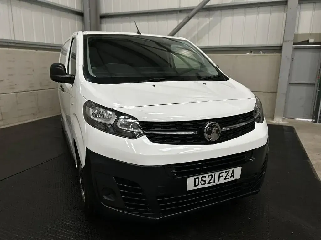 Used Vauxhall Vivaro Edition 120 HP (88 kW) 2021 White MPV