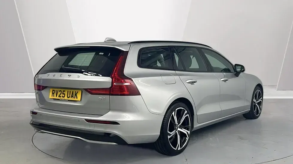 Used Volvo V60 Plus 194 HP (142 kW) 2025 Silver Estate