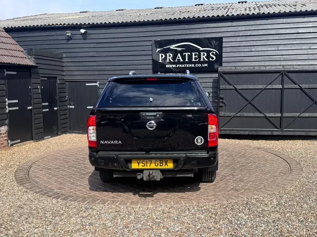 Begagnad Nissan Navara Tekna 190 HK (139 kW) 2017 Svart Pickup
