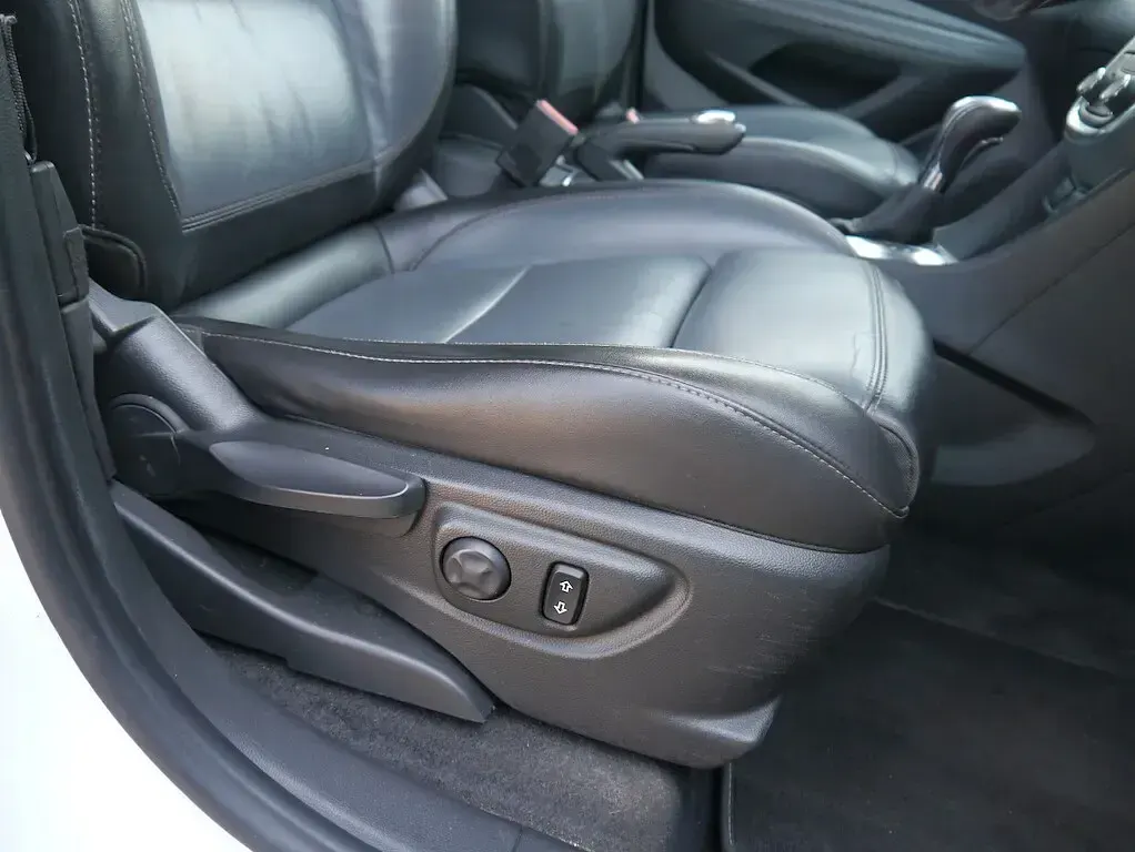 Used Vauxhall Mokka 152 HP (111 kW) 2016 White SUV