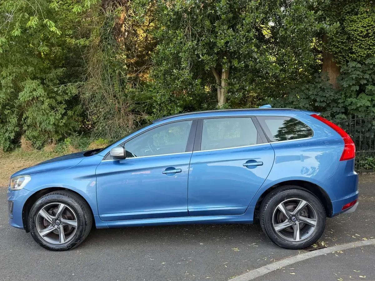 Used Volvo XC60 R-Design 190 HP (139 kW) 2016 Blue SUV