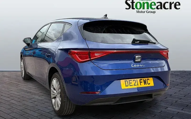 Used Seat Leon SE Dynamic 110 HP (80 kW) 2023 Blue Hatchback