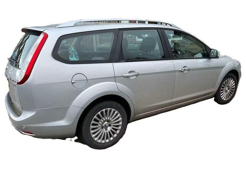 Used Ford Focus Titanium 143 HP (105 kW) 2010 Silver Estate