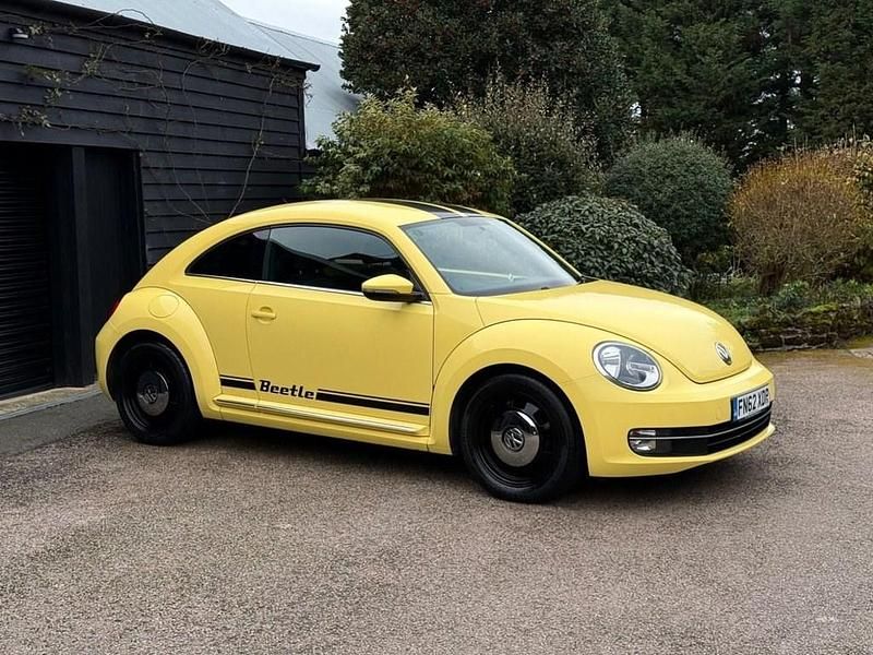 Used VW Beetle Design 105 HP (77 kW) 2012 Yellow Hatchback