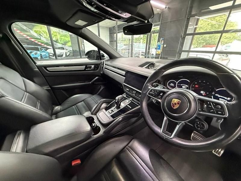 Used Porsche Cayenne 440 HP (323 kW) 2019 Black SUV