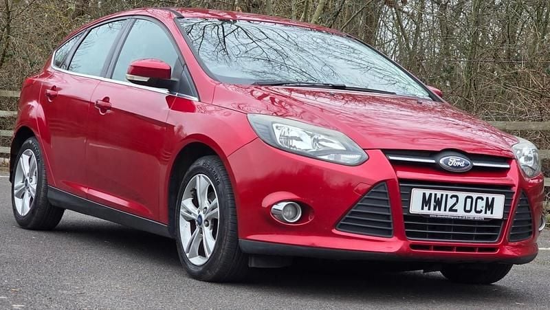 Used Ford Focus Zetec 125 HP (91 kW) 2012 Red Hatchback