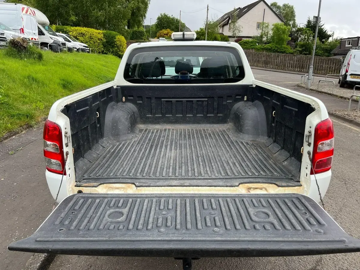 Used Mitsubishi L200 2018 White Pickup