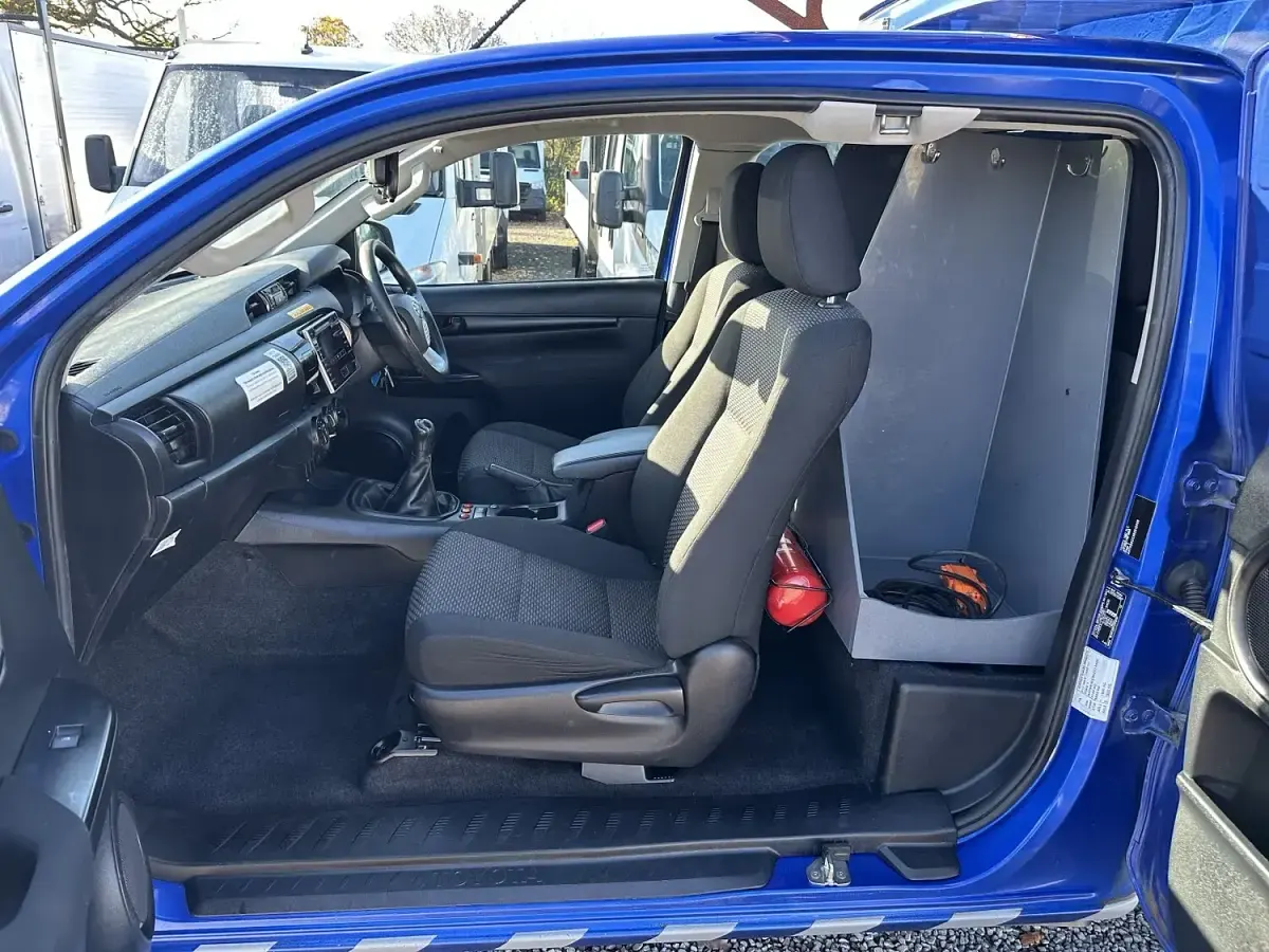 Käytetty Toyota HiLux Active 150 HP (110 kW) 2018 Sininen Nouto