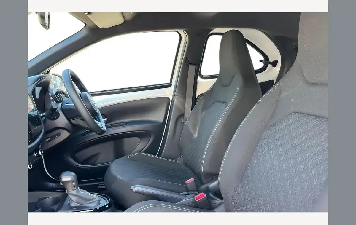Used Toyota Aygo X 71 HP (52 kW) 2024 White SUV