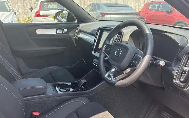 Used Volvo XC40 Plus 197 HP (144 kW) 2025 Grey SUV