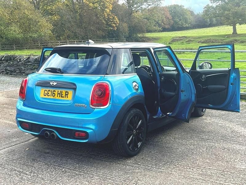 Begagnad Mini Cooper S Hatch 2016 Blå Halvkombi