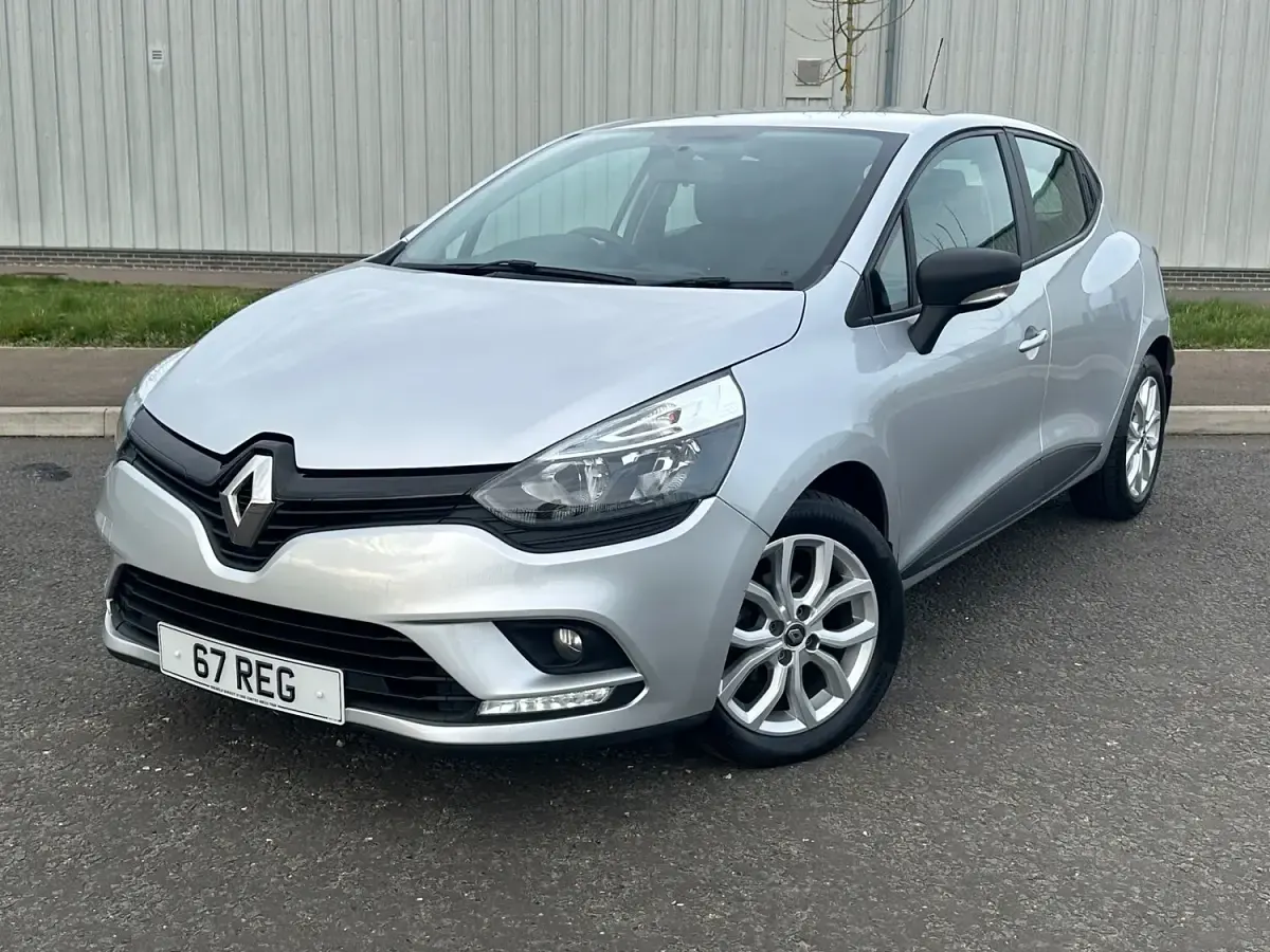 Used Renault Clio Play 110 HP (80 kW) 2017 Silver Hatchback