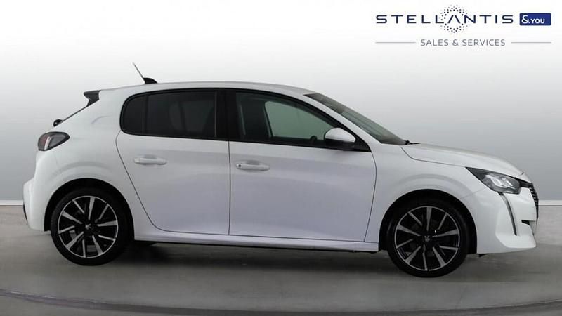 Used Peugeot 208 Allure Premium 99 HP (72 kW) 2020 White Hatchback