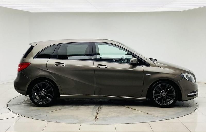 Begagnad Mercedes B180 122 HK (89 kW) 2012 Grå Minibuss