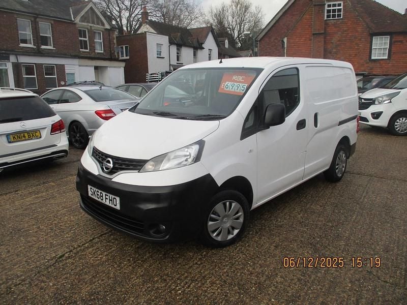 White Used 2018 Nissan NV200 Acenta MPV | £6,995 (Fair price) - Image 1/4