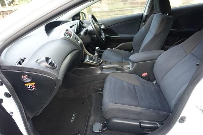 Used Honda Civic ES 142 HP (104 kW) 2013 White Hatchback