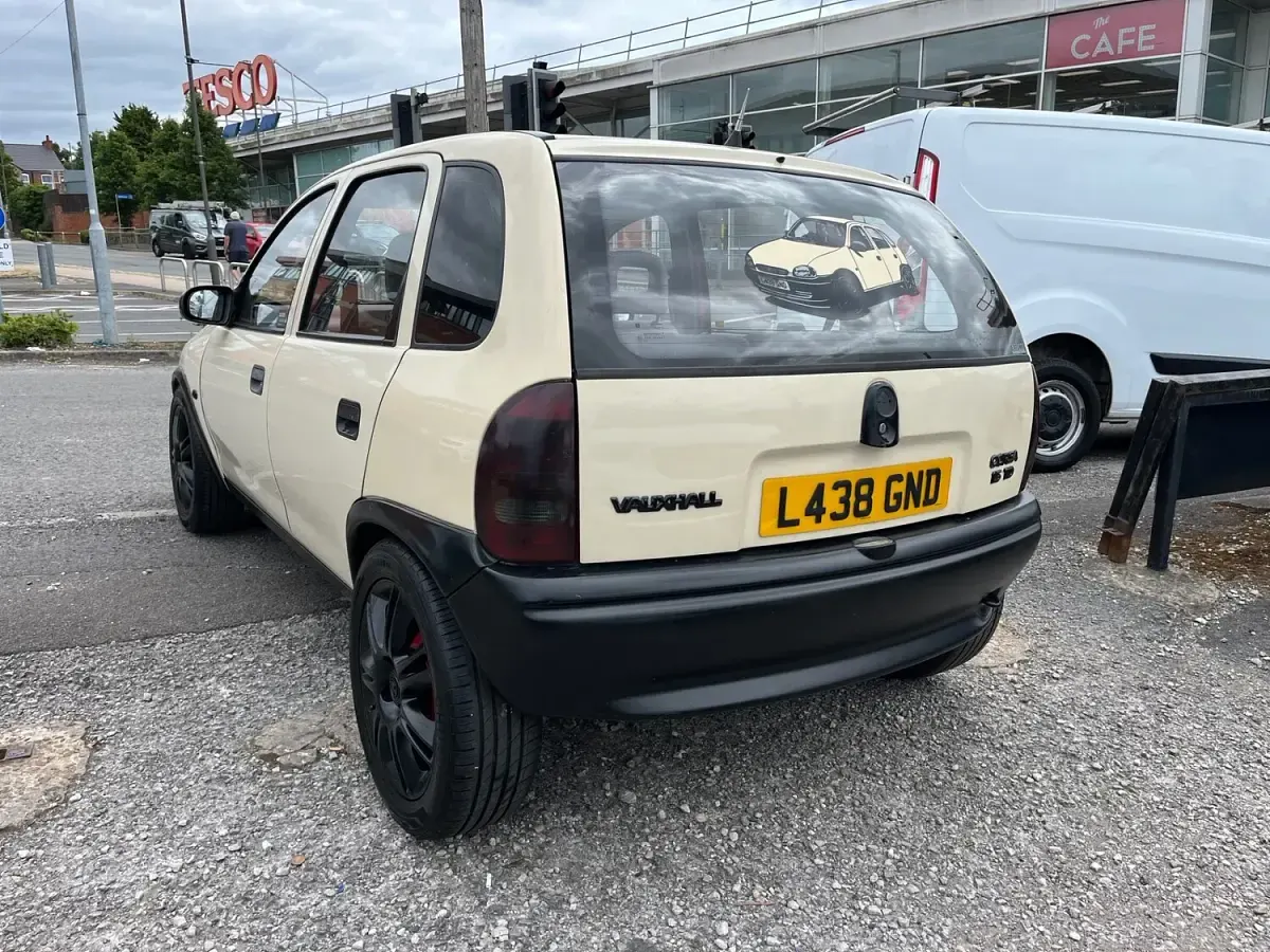 Used Vauxhall Corsa 67 HP (49 kW) 1994 Cream Hatchback