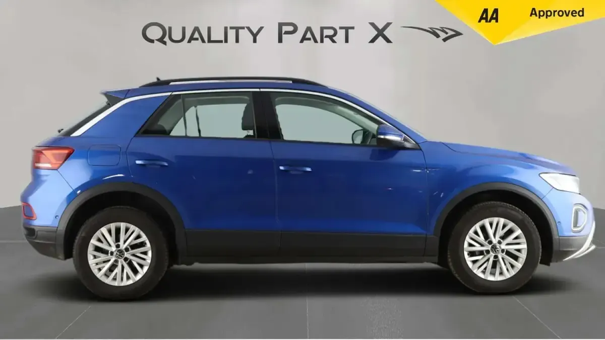 Used VW T-Roc Life 150 HP (110 kW) 2023 Blue SUV
