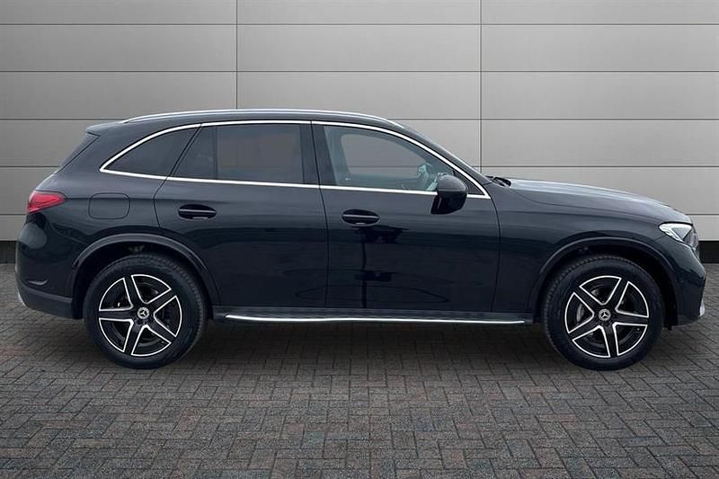 Second-hand Mercedes GLC300e AMG line 313 CP (230 kW) 2025 Negru Break