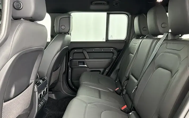 Used Land Rover Defender HSE Dynamic 350 HP (257 kW) 2025 Black SUV