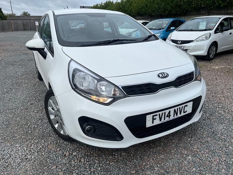 White Used 2014 Kia Rio 2 Hatchback | £3,495 (Fair price) - Image 1/4