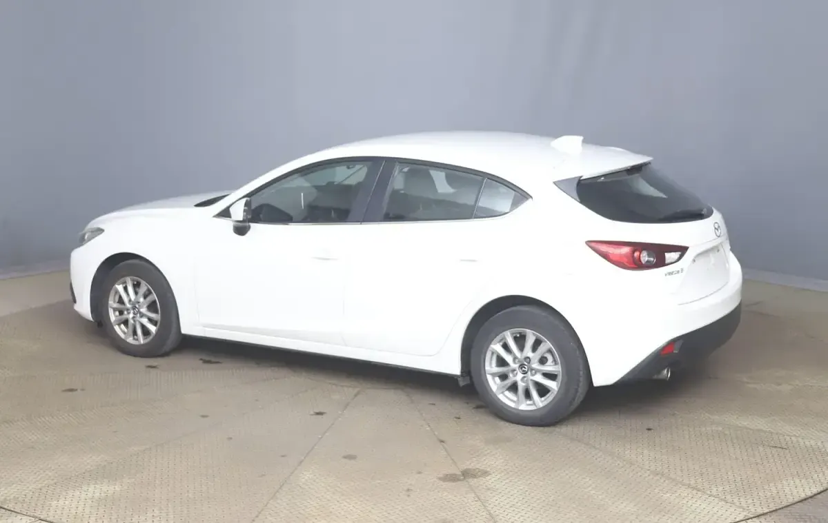 Used Mazda 3 165 HP (121 kW) 2014 White Hatchback