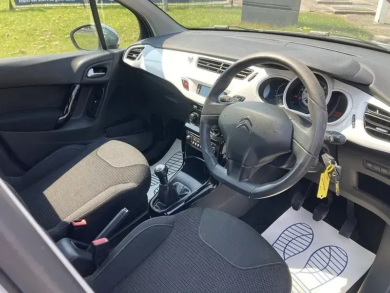 Used Citroën C3 SELECTION 2013 White Hatchback