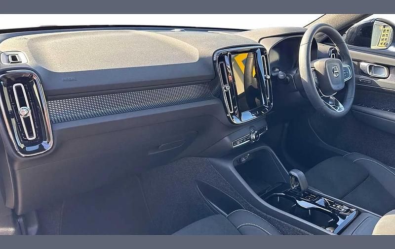 Used Volvo XC40 Plus 194 HP (142 kW) 2025 Blue SUV