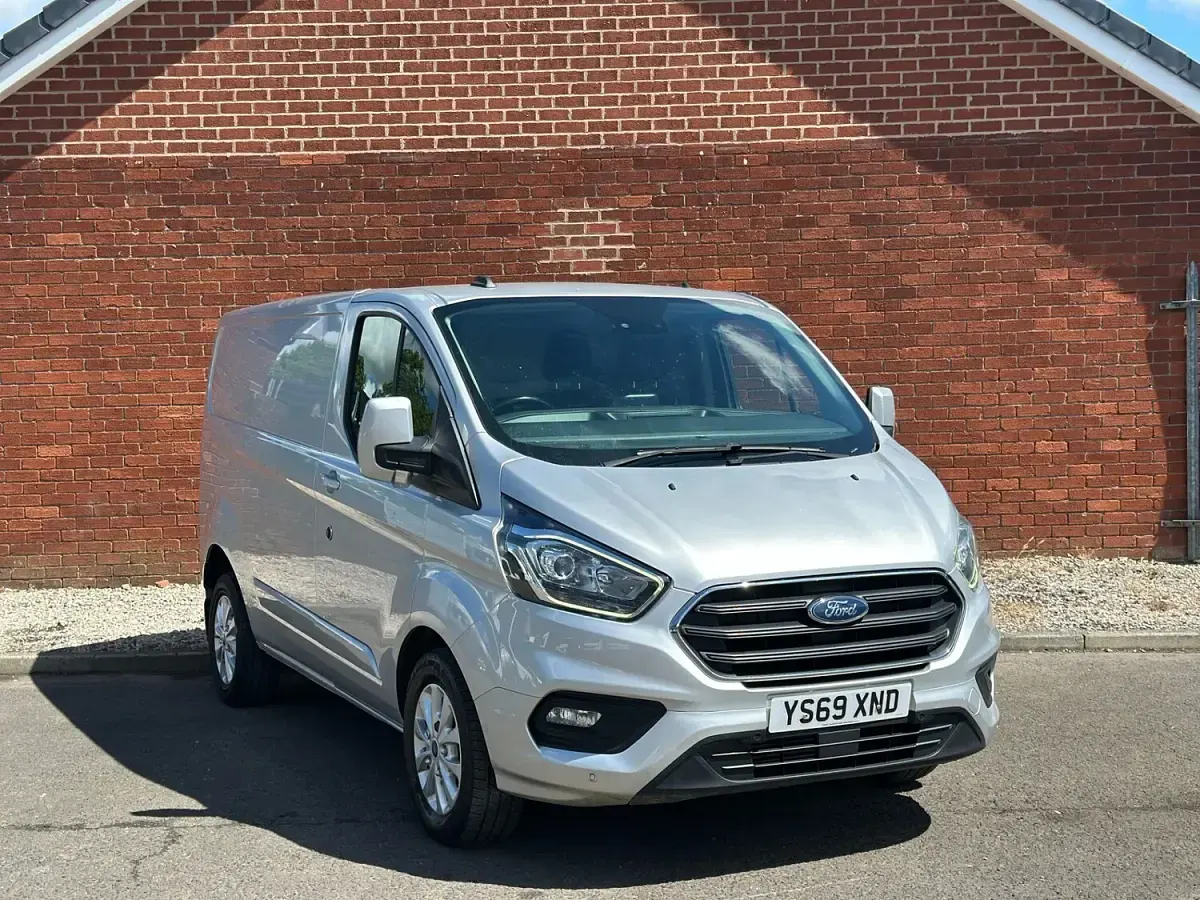 Used Ford Transit Custom Limited 130 HP (95 kW) 2019 Silver Van
