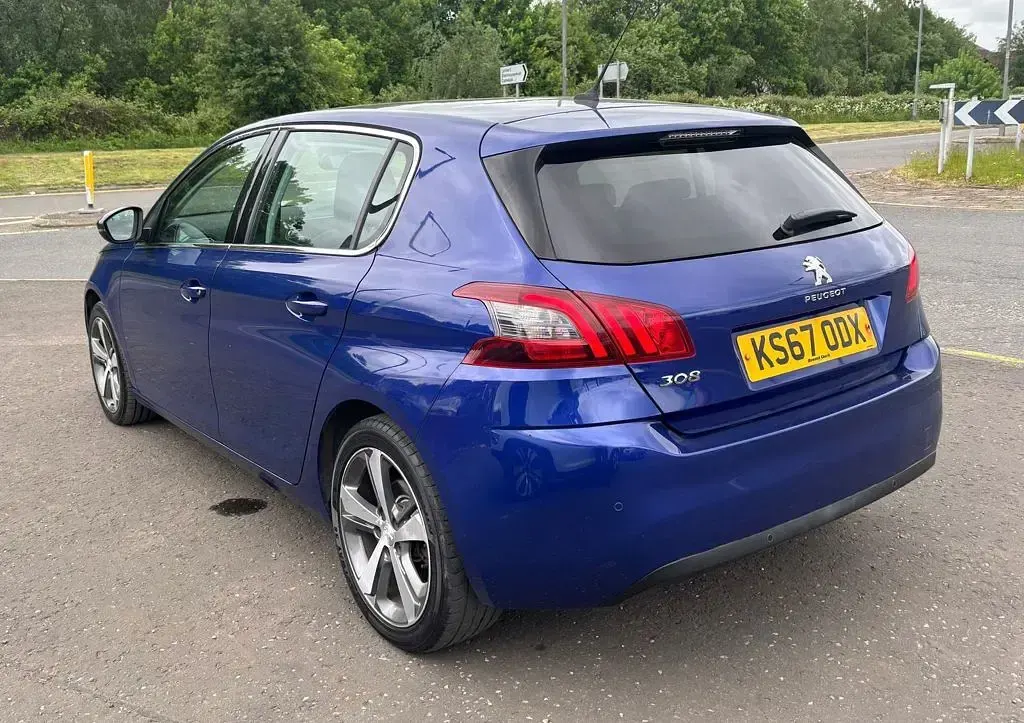 Used Peugeot 308 Allure 130 HP (95 kW) 2017 Blue Hatchback