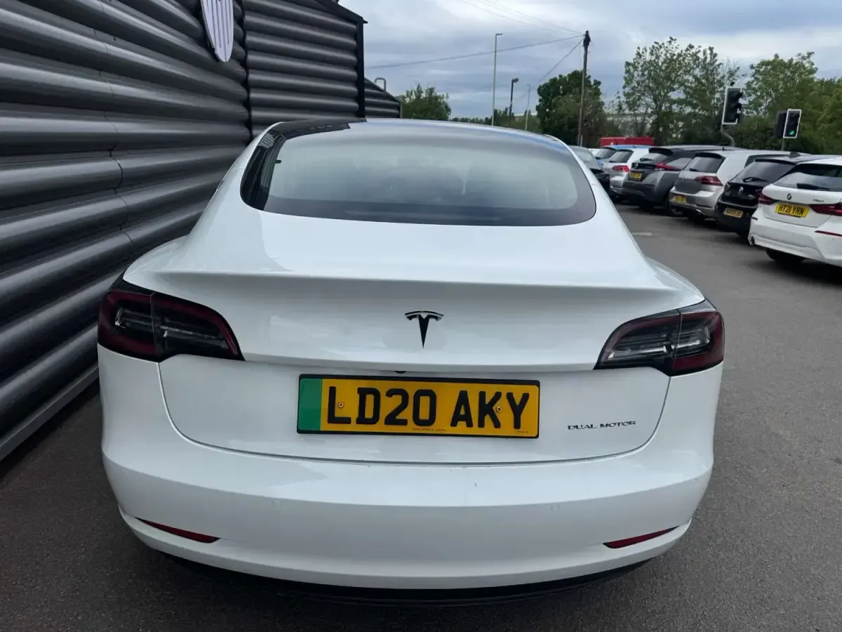 Begagnad Tesla Model 3 Long Range AWD 366 kW (498 HK) 2020 Vit Sedan