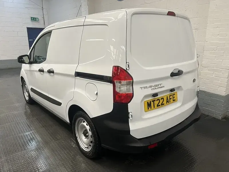 Used Ford Courier 100 HP (73 kW) 2022 Frozen white (solid paint) MPV
