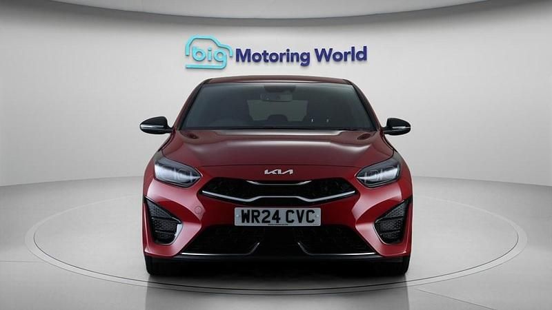 Używany Kia Ceed GT-Line 158 KM (116 kW) 2024 Czerwony Hatchback