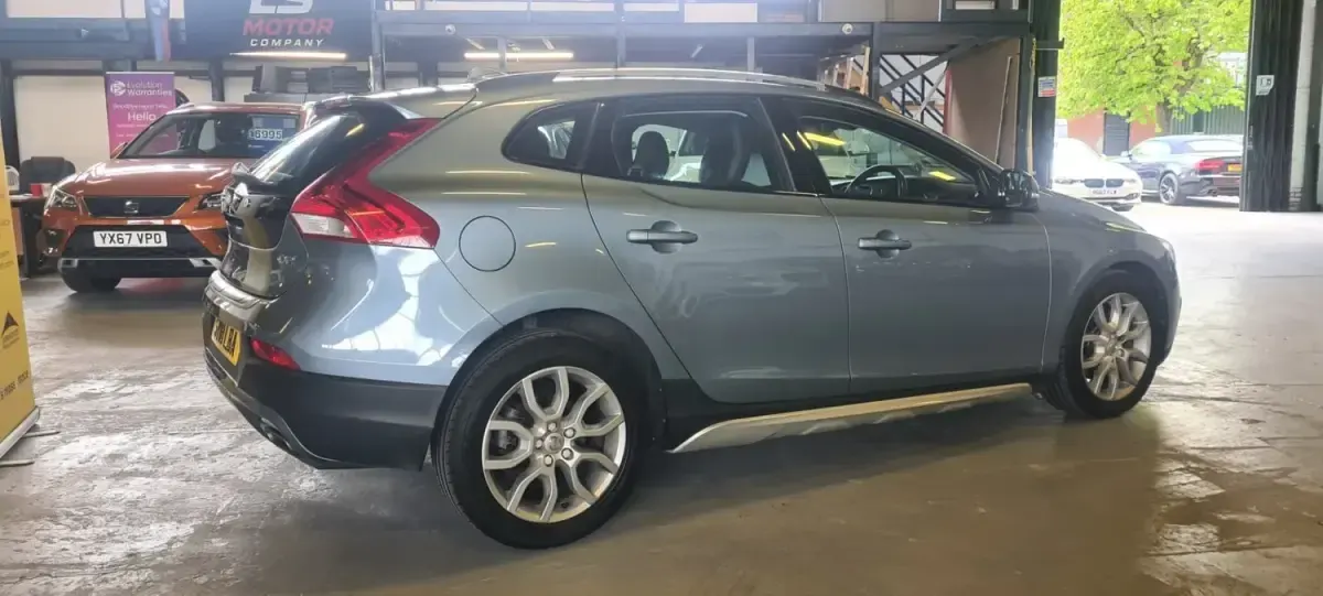Begagnad Volvo V40 Pro 2018 Blå Halvkombi