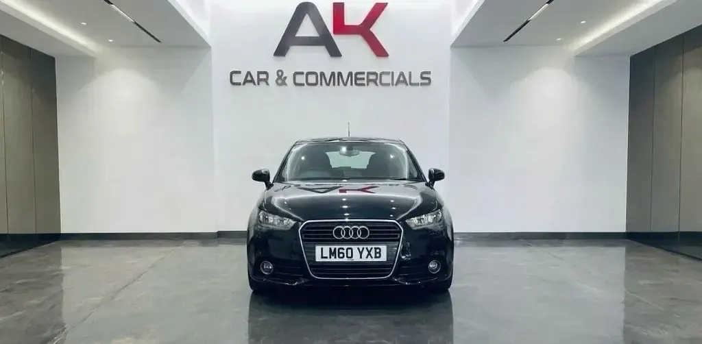 Usado Audi A1 Sport 105 HP (77 kW) 2010 Preto Citadino