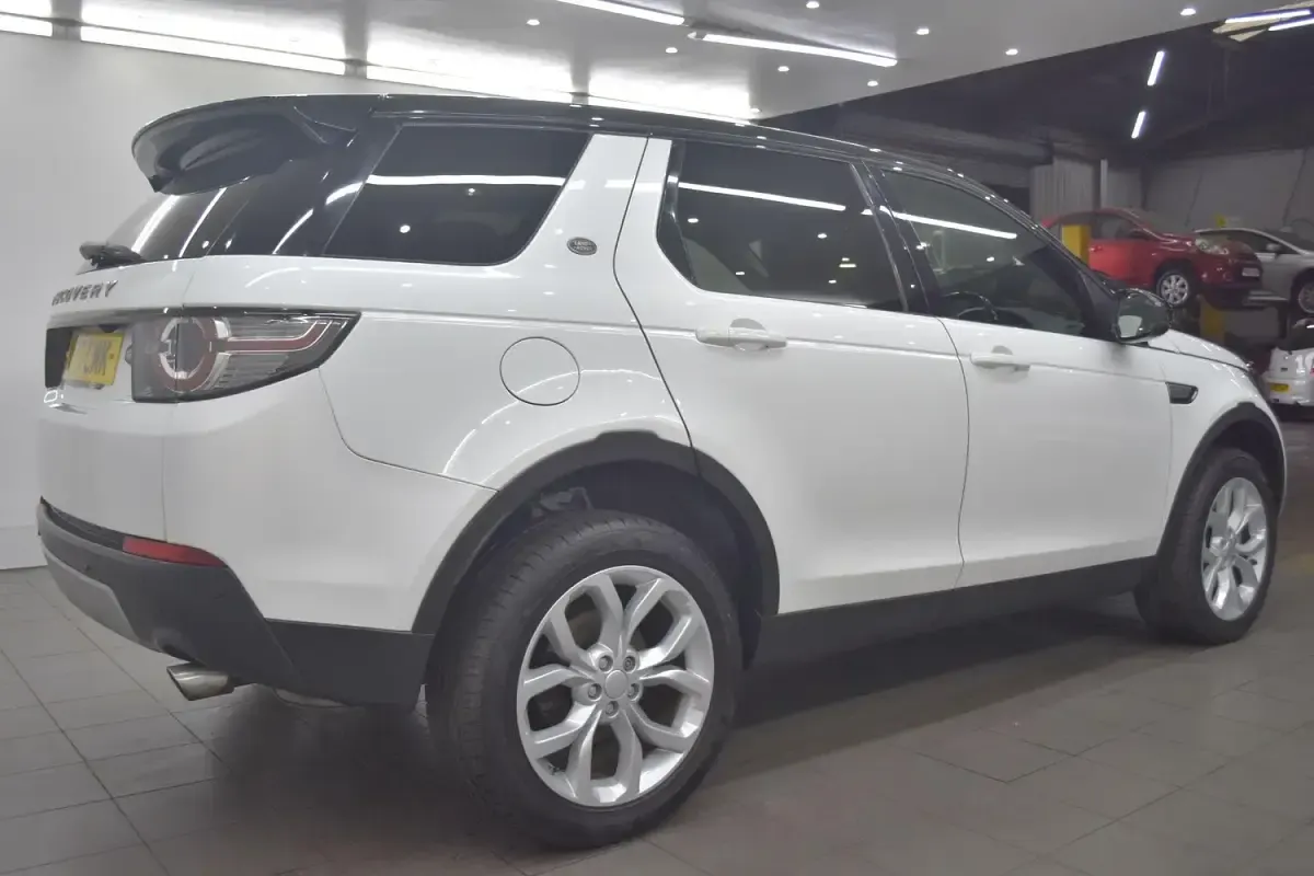 Used Land Rover Discovery Sport HSE 180 HP (132 kW) 2017 White SUV